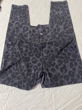 CRZ YOGA Black & Charcoal Leopard Print High-Waist Leggings